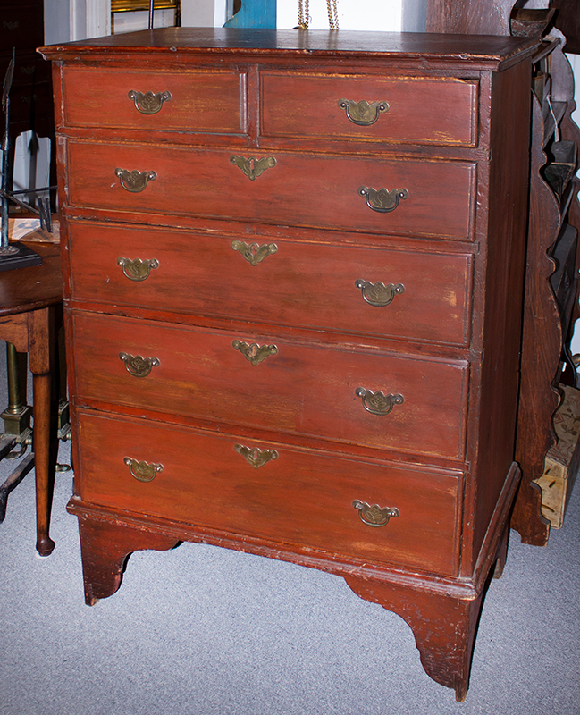 Antique Queen Anne Chest of Drawers in Old Red Paint, Suffield, Connecticut, 18th Century
Hard yellow and white pine, maple drawer fronts, entire view