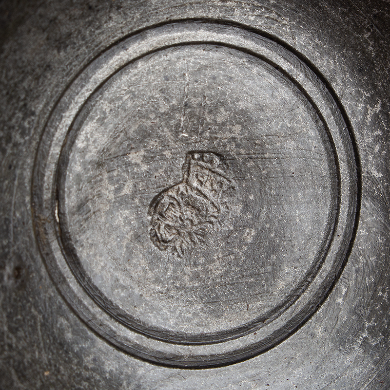 German Stoneware Jug, Enghals, Westerwald, Bodacious Angel in Neck Cordon, lid mark view