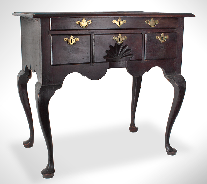 A Fine Queen Anne Mahogany Dressing Table, Wethersfield, Connecticut, Image 1