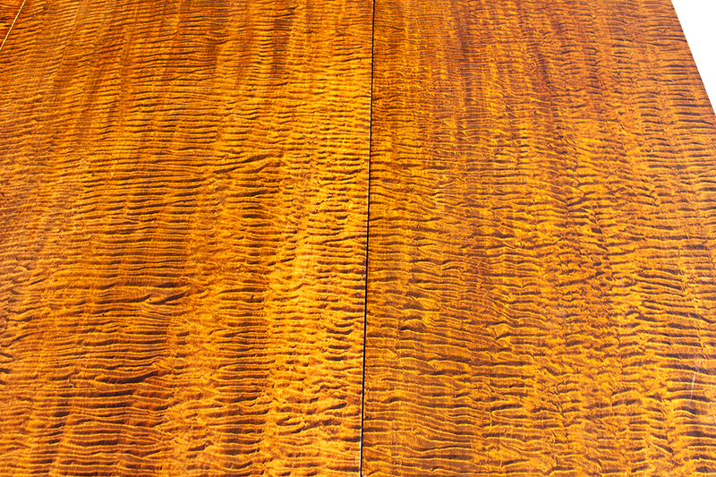 Table, Country Sheraton Drop Leaf, BEST Curly Maple, Screaming Tiger New England, top detail 2