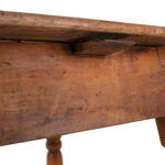 413-76_4_Tiger-Maple-Rhode-Island-Tea-Table.jpg
