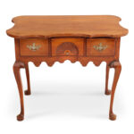 1509-8_1_Queen-Anne-Dressing-Table,-CT-River-Valley,-c1770