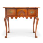 1509-8_2_Queen-Anne-Dressing-Table,-CT-River-Valley,-c1770