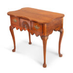 1509-8_3_Queen-Anne-Dressing-Table,-CT-River-Valley,-c1770