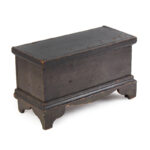 956-46_2_Miniature-Blanket-Box,-VT,-circa-1790-1820